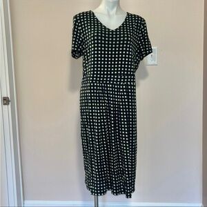 Apple seeds, V-neck dress